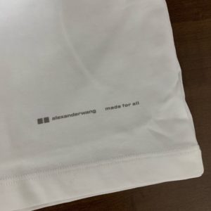 タンクトップの裾ロゴ