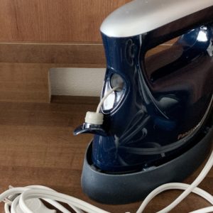 パナソニックの衣類スチーマーが超おすすめ！シワは取れる｜②頻繁に水の補給が必要